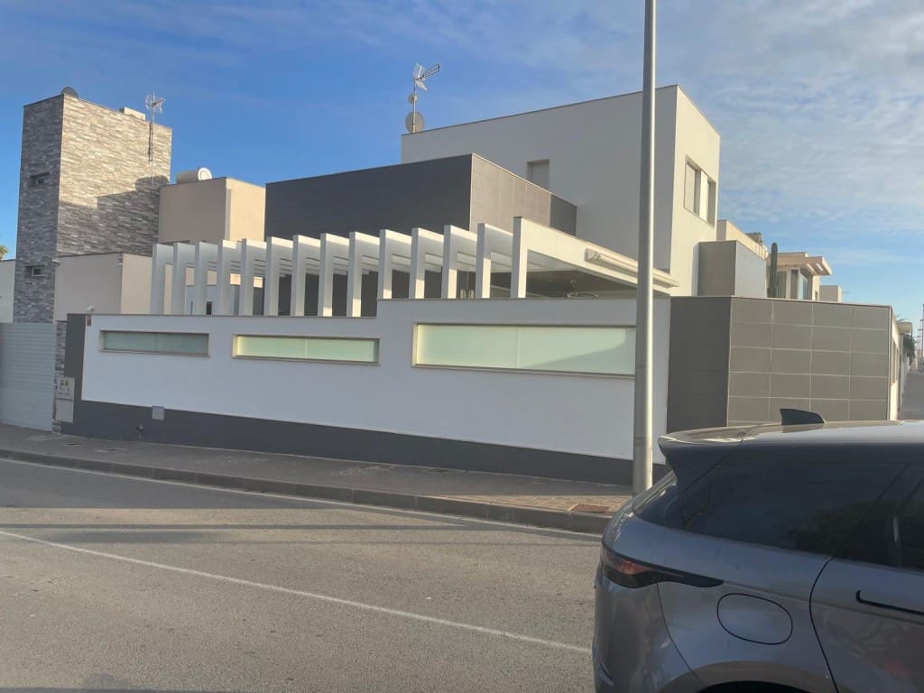 3 bedrooms House in Mil Palmeras, Spain No. 177186