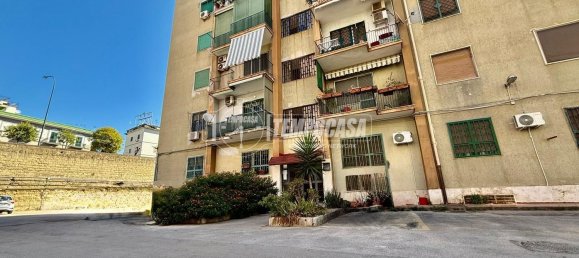 4 rooms Apartment in Naples, Italy No. 286730 2