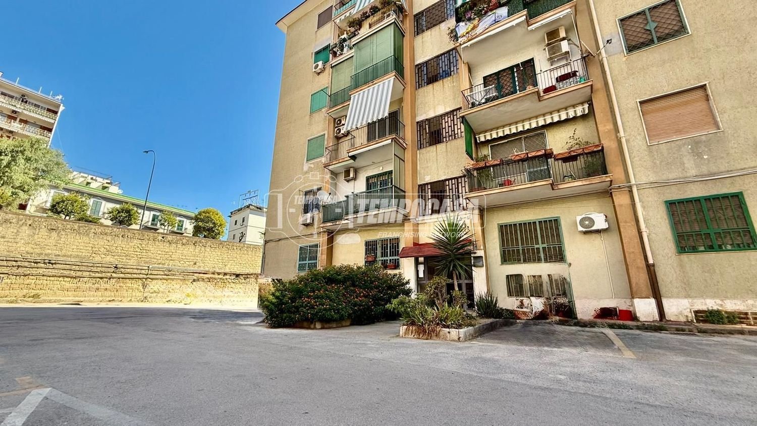 4 rooms Apartment in Naples, Italy No. 286730