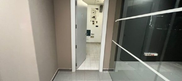 136m² Commercial property in Mostoles, Spain No. 84266 2