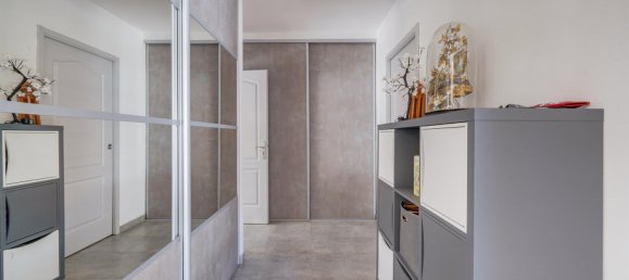 4 bedrooms House in Saint-Denis-de-Pile, France No. 302008 10