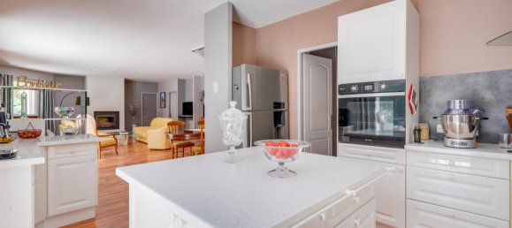 4 bedrooms House in Saint-Denis-de-Pile, France No. 302008 2