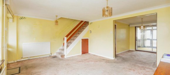 3 bedrooms House in Bushey, United Kingdom No. 6205 2