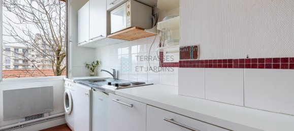 Studio in Paris, France No. 131960 6