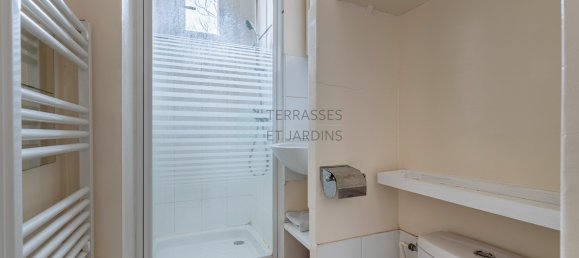 Studio in Paris, France No. 131960 8