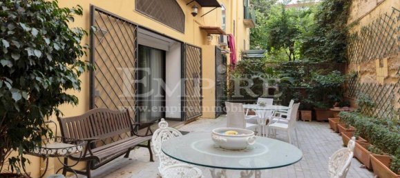Apartamento de 5 habitaciónes en Naples, Italy No. 24738 3