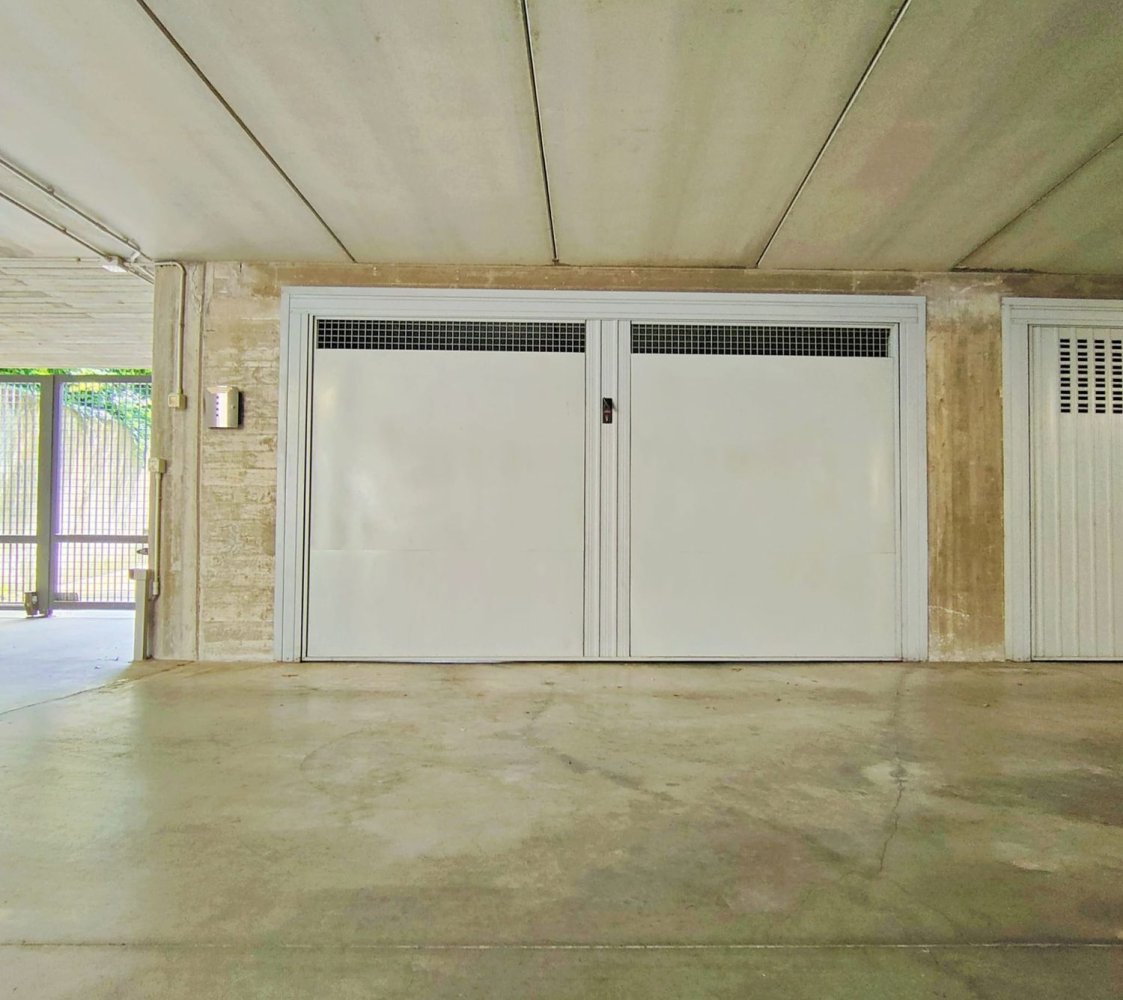  مرآب في Reggio Emilia, Italy 26متر مربع رقم 372491