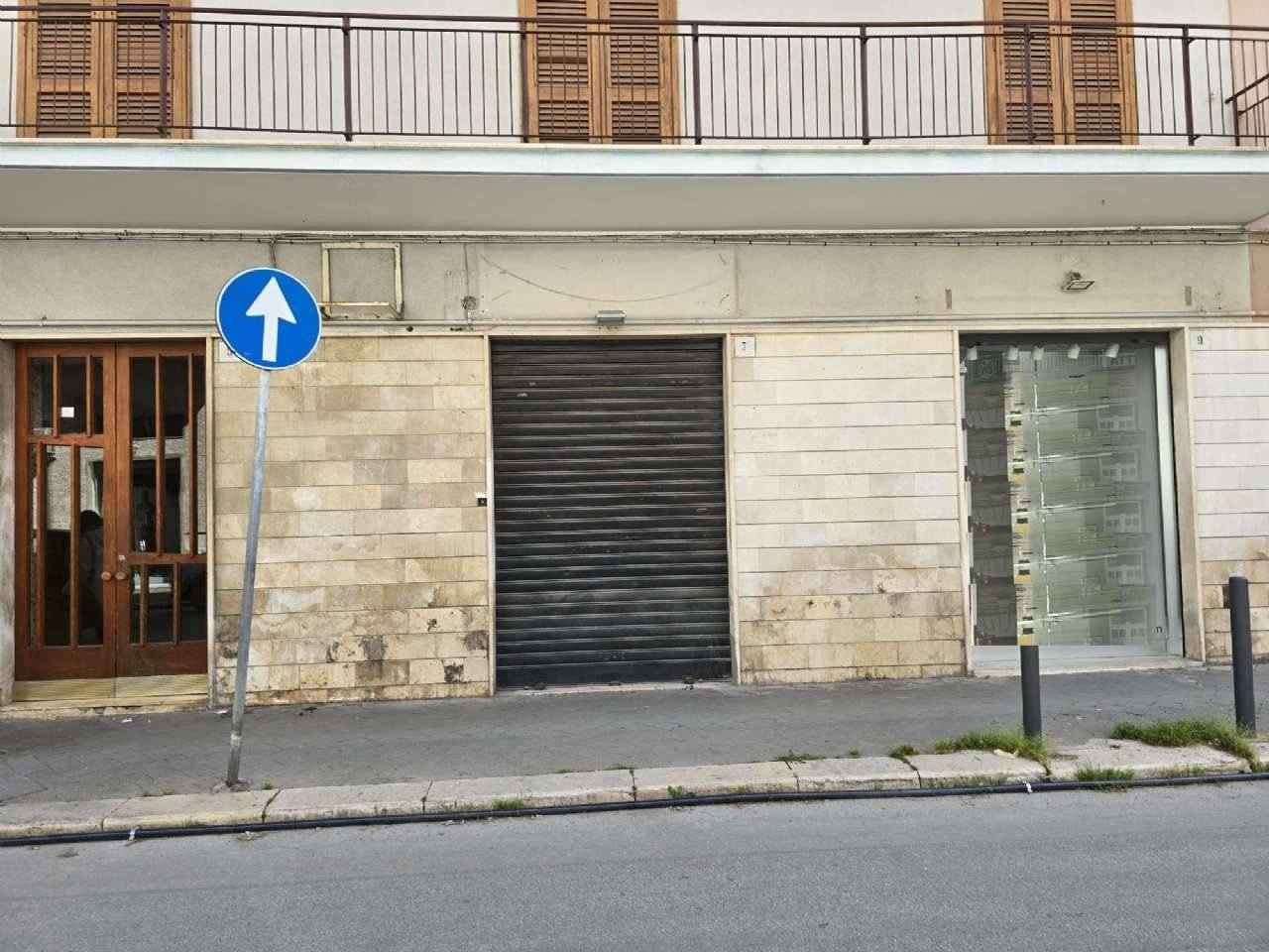 Propiedad comercial de 2 habitaciónes en Bisceglie, Italy No. 72340