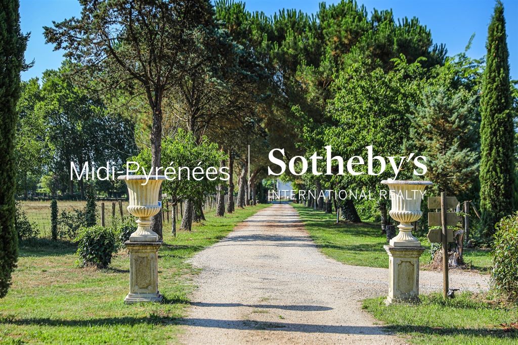 12 bedrooms House in Toulouse, France No. 293743