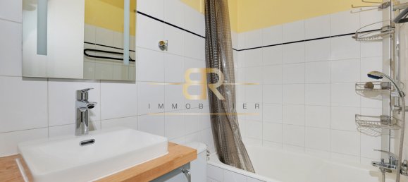 Studio in Paris, France No. 177801 4