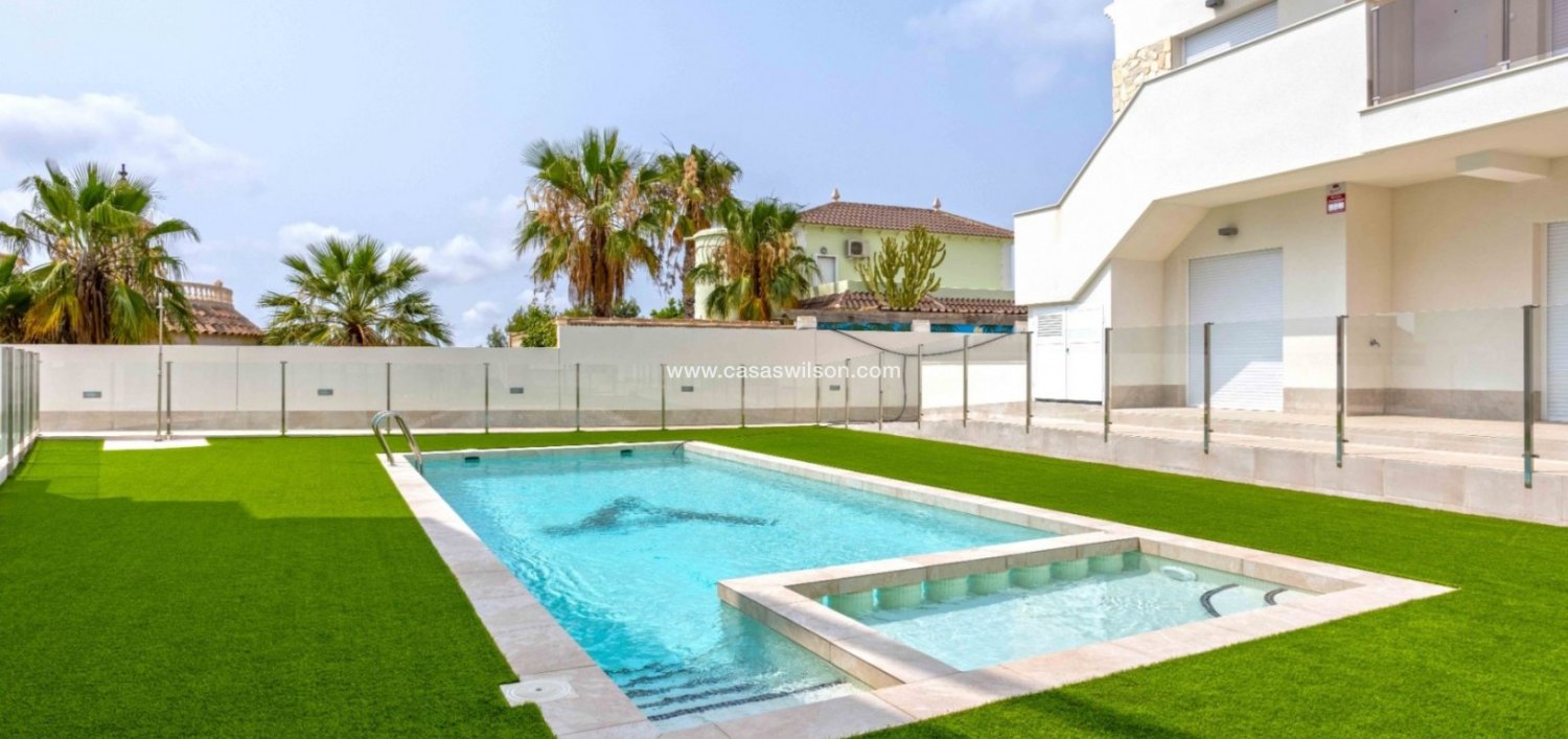 Пентхаус с 2 спальнями в Аликанте, Испания № 45976