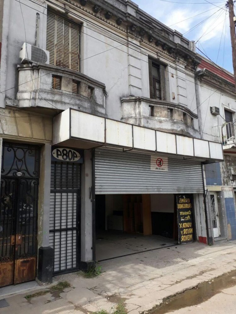 Casa de 4 dormitorios en Lanús, Argentina No. 64327