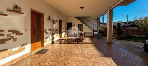 Дом с 4 комнатами в Кастельковати, Италия № 79361 16