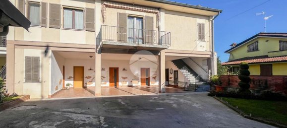 Дом с 4 комнатами в Кастельковати, Италия № 79361 3