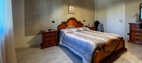 Дом с 4 комнатами в Кастельковати, Италия № 79361 30