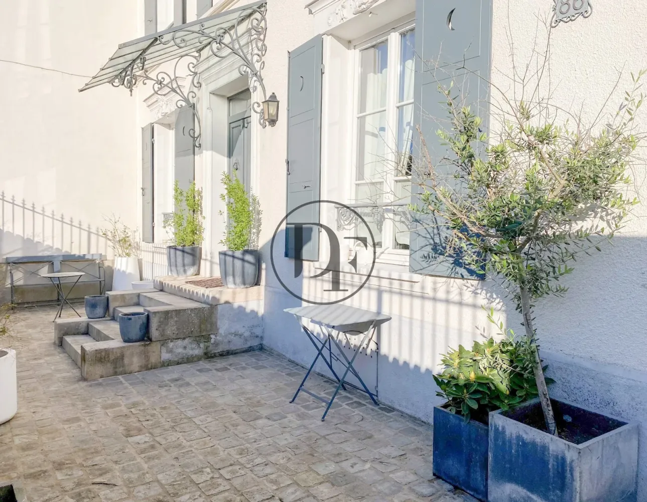 4 bedrooms House in Fontainebleau, France No. 319022