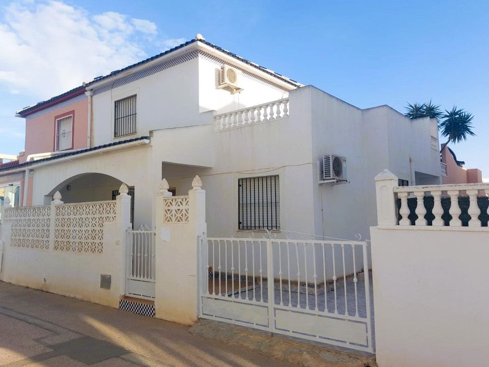 3 bedrooms House in Torrevieja, Spain No. 178148