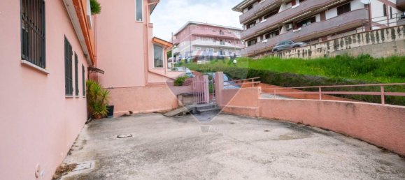 Квартира с 2 спальнями в Пенне, Италия № 53343 25