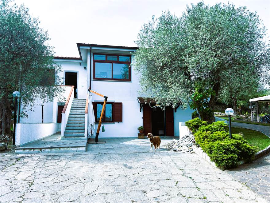 Edificio de 4 dormitorios en Sassari, Italy No. 221253