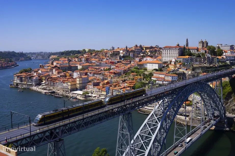 9 bedrooms Building in Porto, Portugal No. 117645