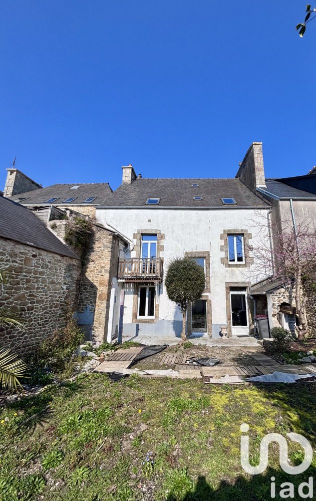 Casa de 4 dormitorios en Saint-Pol-de-Leon, France No. 261074