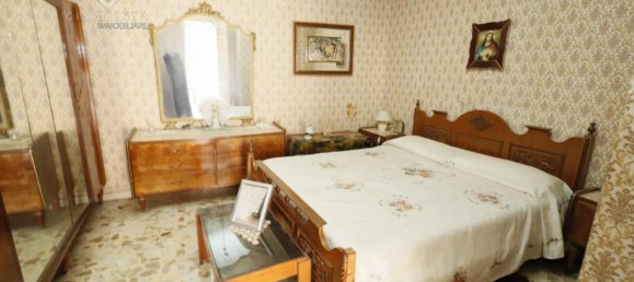 Casa de 4 habitaciónes en Palagonia, Italy No. 237679 2