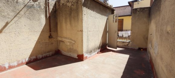 Casa de 4 habitaciónes en Palagonia, Italy No. 237679 6