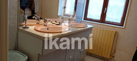 3 bedrooms House in Chabris, France No. 154208 7