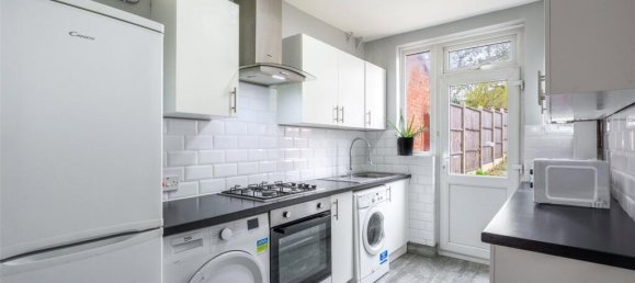 3 bedrooms House in Kingsbury, United Kingdom No. 7833 4