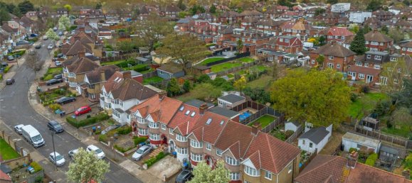 3 bedrooms House in Kingsbury, United Kingdom No. 7833 7