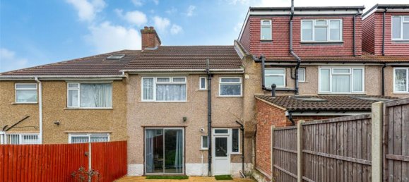 3 bedrooms House in Kingsbury, United Kingdom No. 7833 14