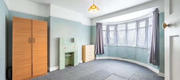 3 bedrooms House in Kingsbury, United Kingdom No. 7833 5