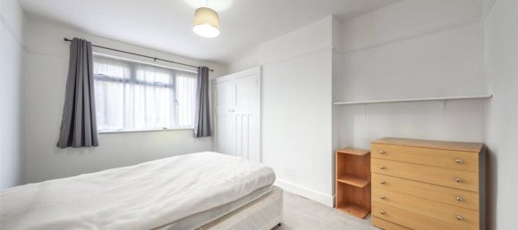 3 bedrooms House in Kingsbury, United Kingdom No. 7833 6