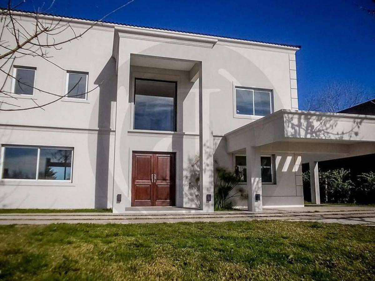 Casa de 4 dormitorios en Pilar, Argentina No. 74617