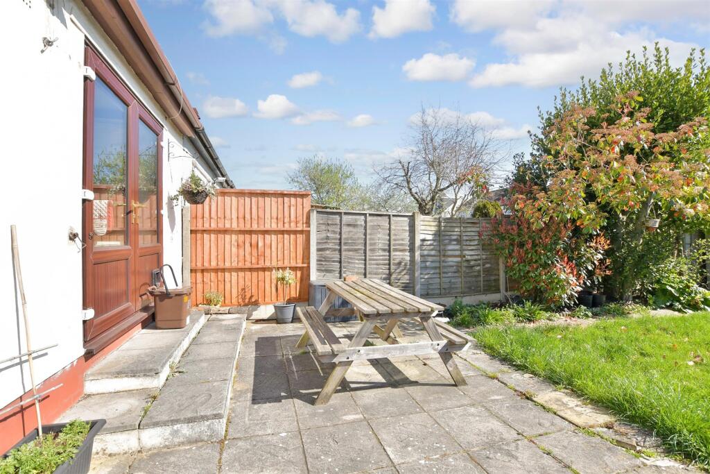 3 bedrooms Commercial property in Chingford, United Kingdom No. 3940