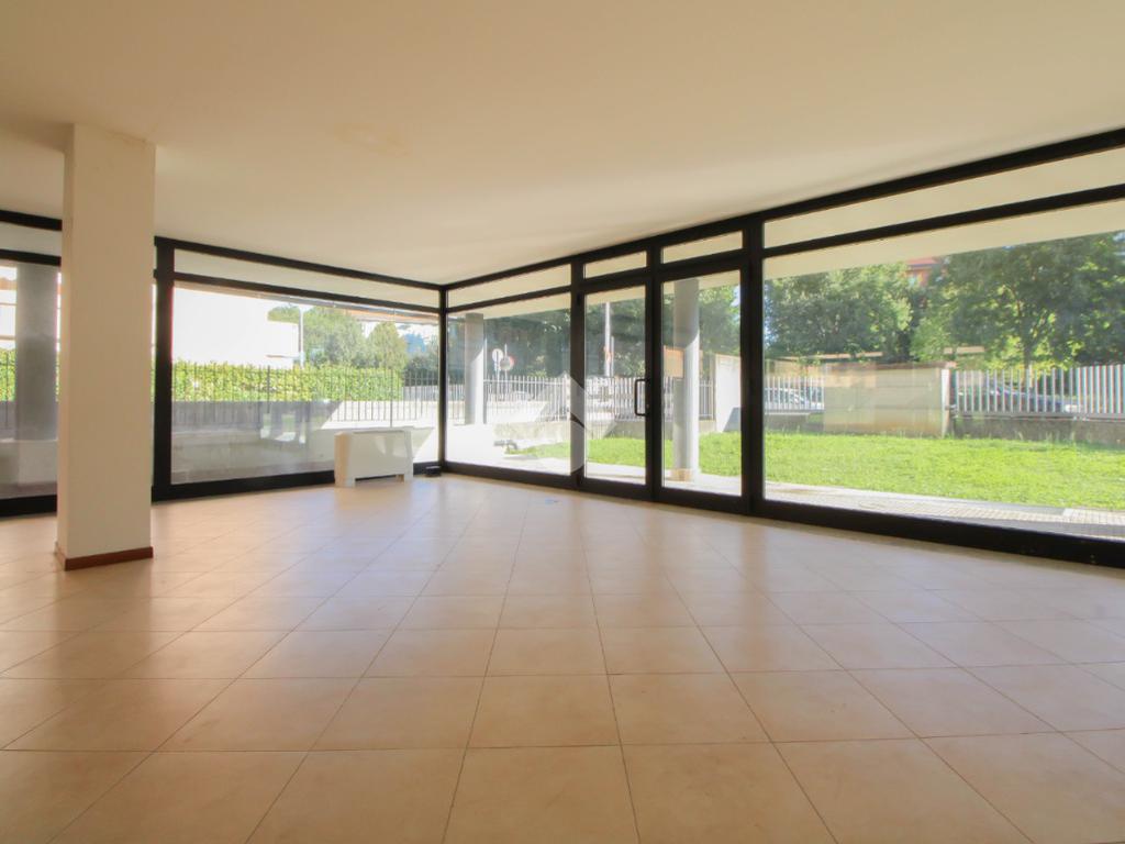 1 room Commercial property in Curno, Italy No. 382931