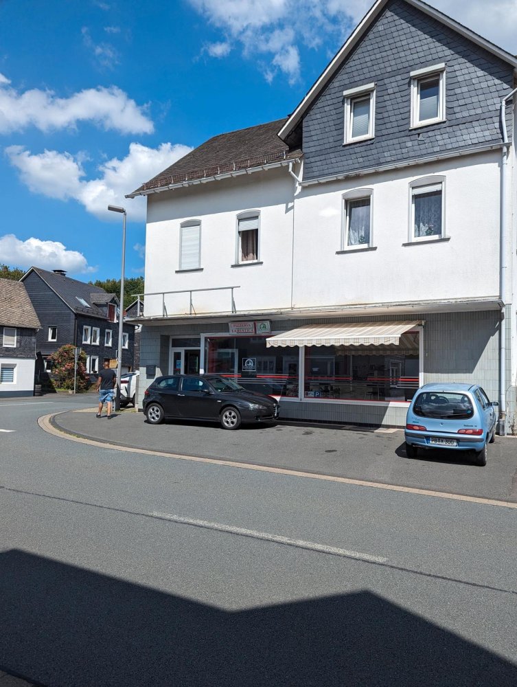 9 rooms Building in Siegen-Wittgenstein, Germany No. 322876