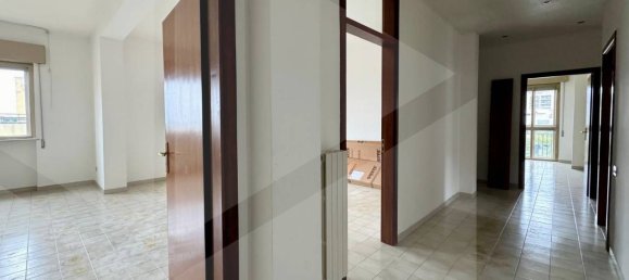 Здание с 5 комнатами в Матера, Италия № 18748 6