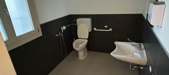  مكتب في Desenzano del Garda, Italy 50متر مربع رقم 85075 9