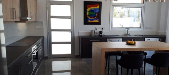 3 bedrooms Villa in Paphos, Cyprus No. 25087 3