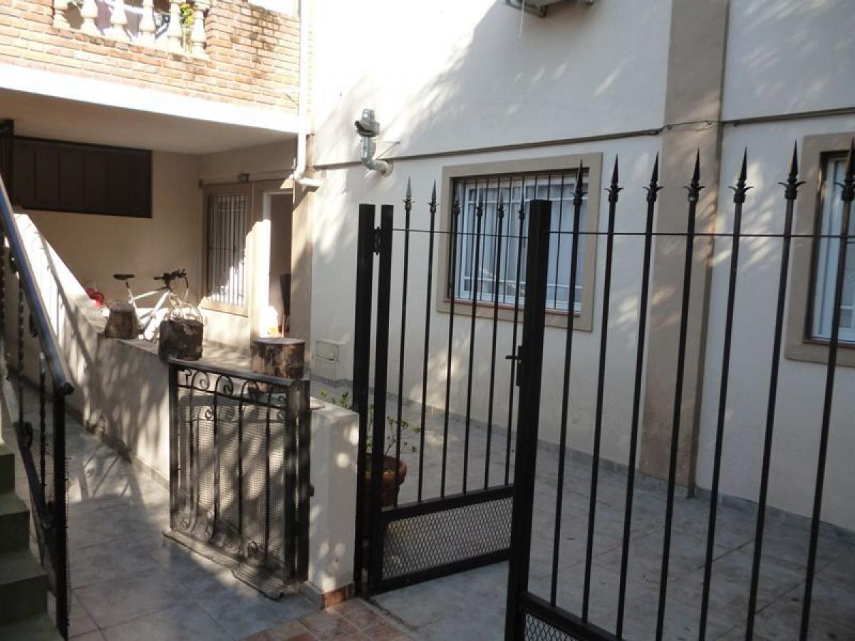 2 bedrooms House in Tres de Febrero, Argentina No. 15508