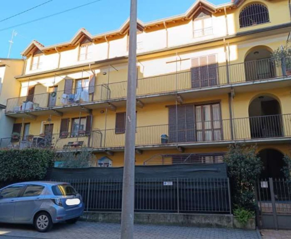 3 bedrooms Apartment in Limbiate, Italy No. 313868