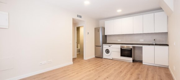 1 bedroom Apartment in Madrid, Spain No. 158091 2