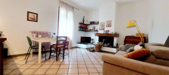 2 bedrooms Apartment in Prato, Italy No. 47700 2
