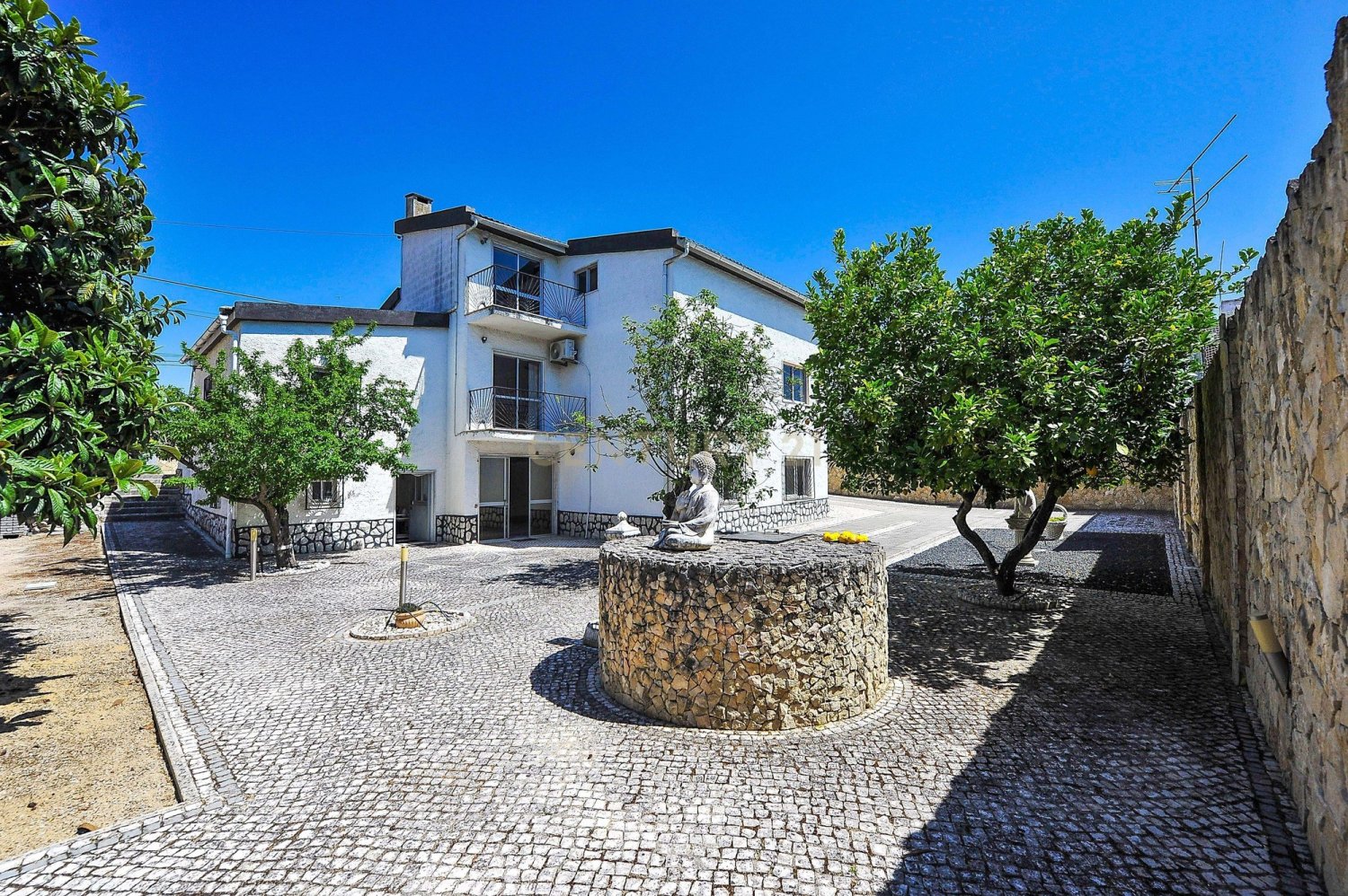 4 bedrooms Villa in Seixal, Portugal No. 273087
