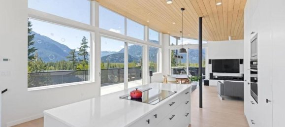 5 bedrooms House in British Columbia, Canada No. 1104 10