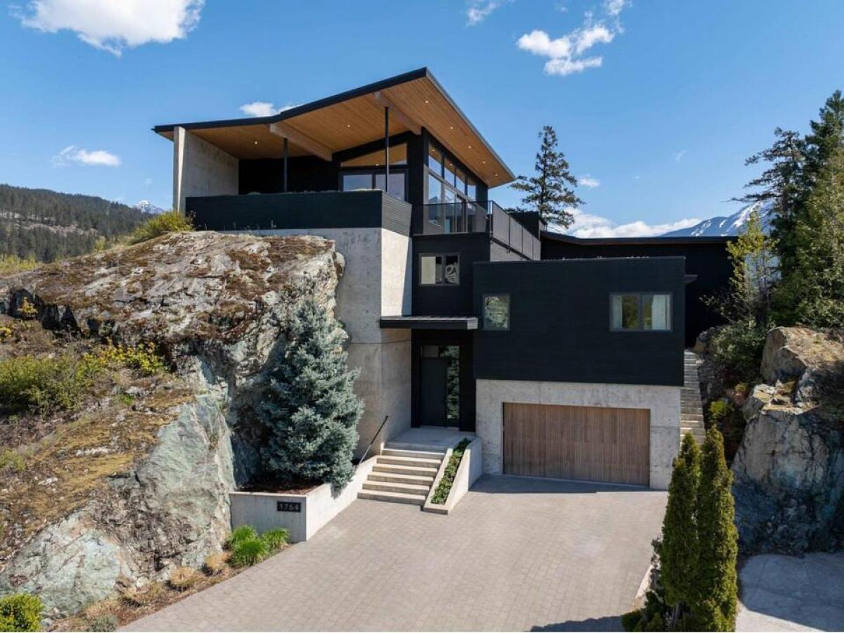 5 bedrooms House in British Columbia, Canada No. 1104