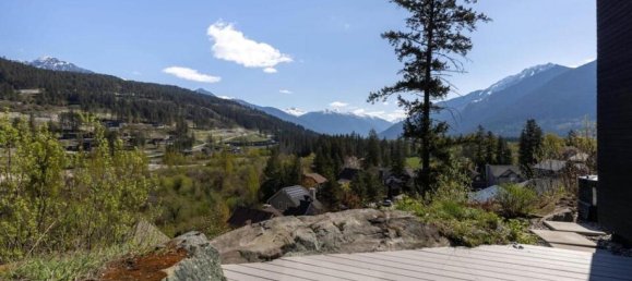 5 bedrooms House in British Columbia, Canada No. 1104 4