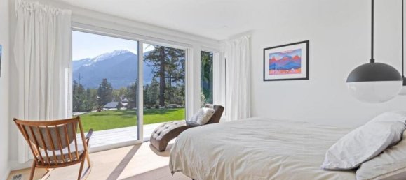 5 bedrooms House in British Columbia, Canada No. 1104 12