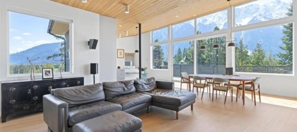 5 bedrooms House in British Columbia, Canada No. 1104 6